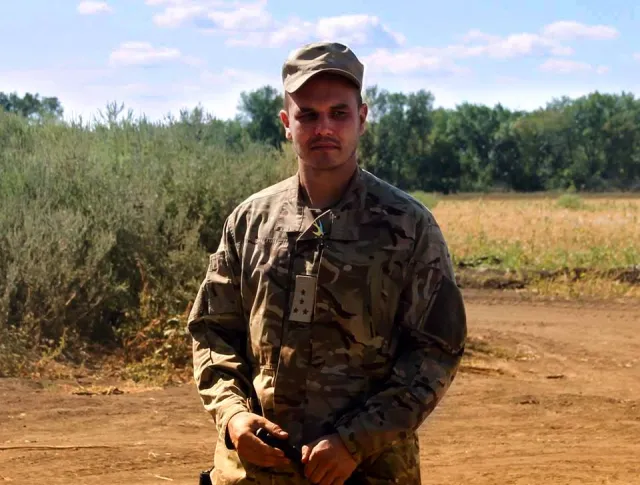 У Хмельницькому попрощалися із загиблим військовим Андрієм Жуком, комбатом з позивним «Мауглі» — фото 10