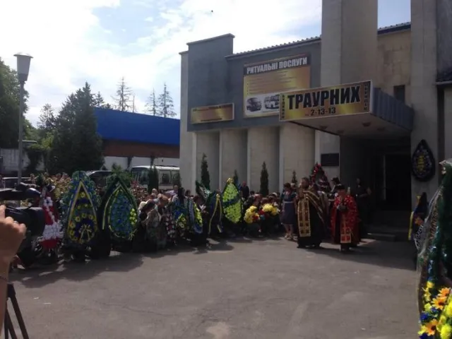 У Хмельницькому попрощалися із загиблим військовим Андрієм Жуком, комбатом з позивним «Мауглі» — фото 1