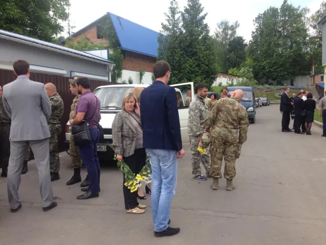 У Хмельницькому попрощалися із загиблим військовим Андрієм Жуком, комбатом з позивним «Мауглі» — фото 5