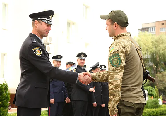 На Хмельниччині зустрічали поліцейських, які повернулись із зони АТО — фото 4