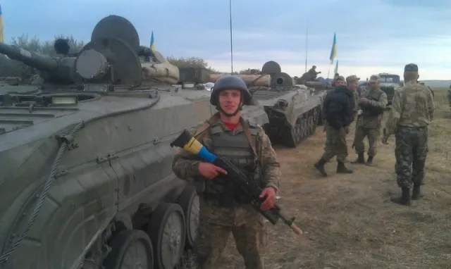 У зоні АТО загинув 27-річний славутчанин Цимбалюк Анатолій. Сьогодні у Славуті поховали Героя — фото 11