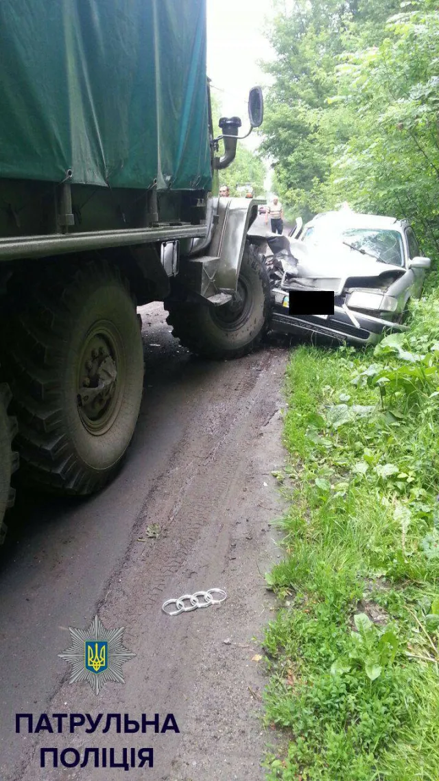ДТП у Хмельницькому за участю вантажівки та легковика — фото 1