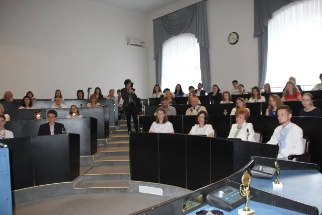 Обдаровані діти і талановиті педагоги міста отримали нагороди — фото 7