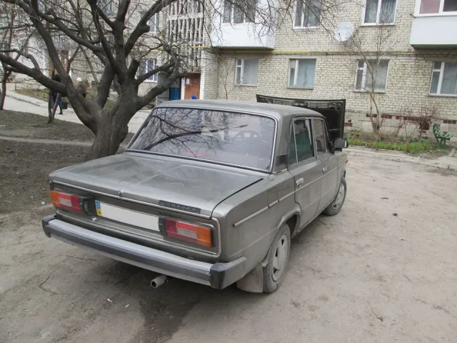 Поліцейські затримали 20-річних студентів, які вкрали з автомобілів магнітоли — фото 3