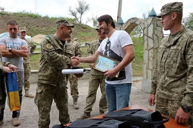 Сергій Притула завітав у Кам'янець-Подільський. Відомий ведучий подарував Центру розмінування водолазне спорядження — фото 3