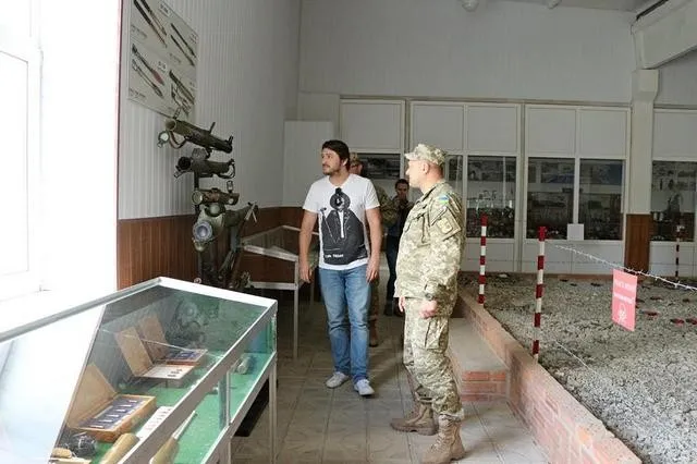 Сергій Притула завітав у Кам'янець-Подільський. Відомий ведучий подарував Центру розмінування водолазне спорядження — фото 4