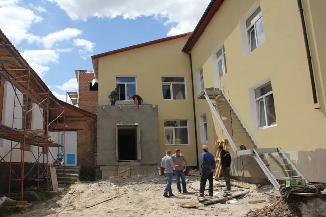 У дитячому садочку в мікрорайоні Ружична тривають ремонтні роботи — фото 9