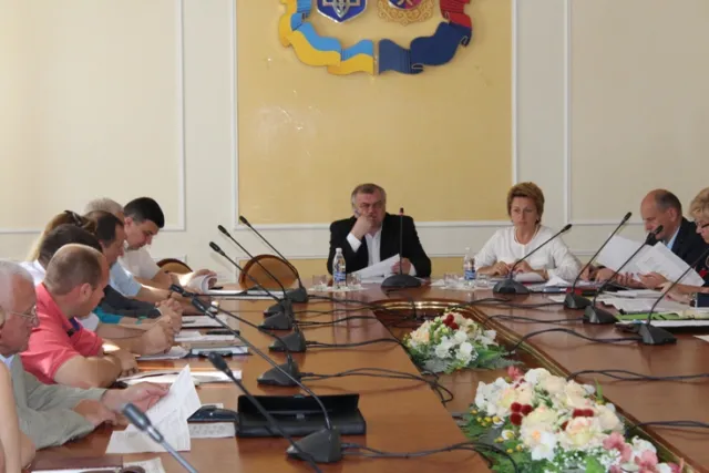Хмельниччина посіла 2 місце серед регіонів України за виплатою заборгованості по заробітній платі — фото 1