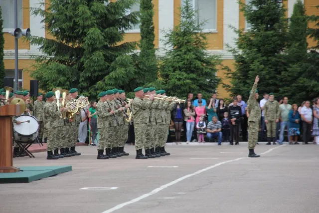 У Хмельницькому близько 500 солдатів-прикордонників склали військову присягу — фото 13
