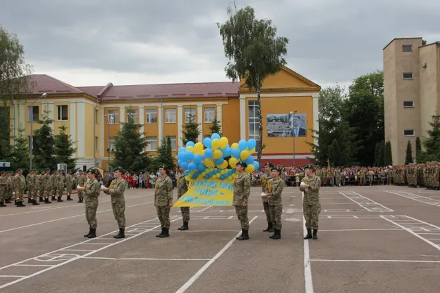 У Хмельницькому близько 500 солдатів-прикордонників склали військову присягу — фото 19