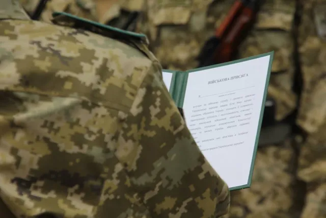 У Хмельницькому близько 500 солдатів-прикордонників склали військову присягу — фото 10