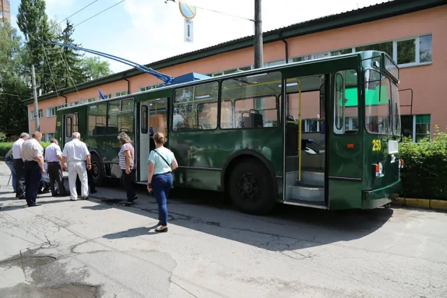 У місті відремонтували старий тролейбус за 940 тисяч гривень — фото 7