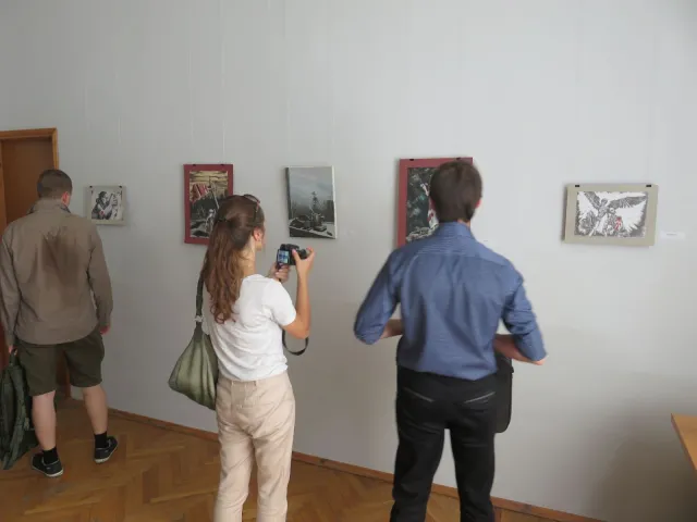 У художньому музеї презентували виставку «Буремна Україна» — фото 4