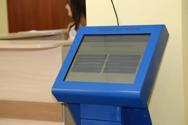 У Хмельницькому розпочала роботу перша філія ЦНАПу — фото 2