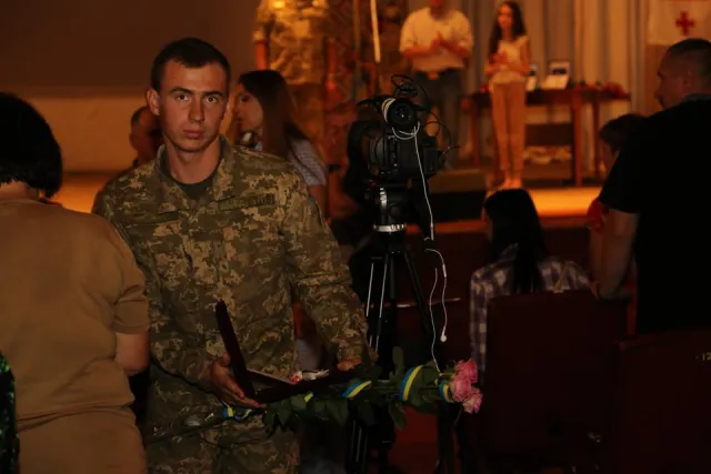 У Хмельницькому пройшла церемонія вручення нагород «Народний Герой України» — фото 19