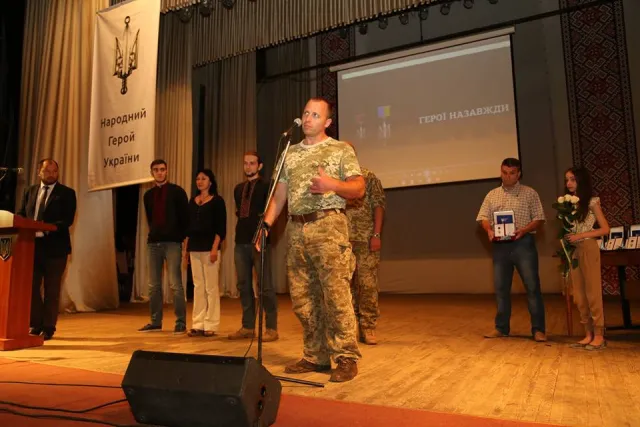 У Хмельницькому пройшла церемонія вручення нагород «Народний Герой України» — фото 7