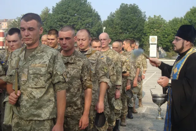 Військовослужбовці з Кам'янця-Подільського знову вирушили в зону АТО — фото 1