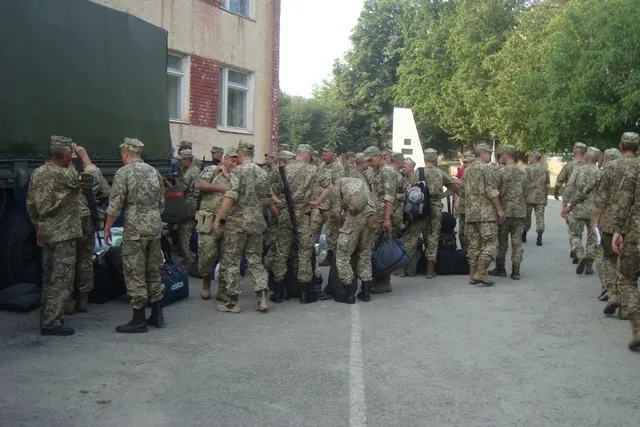Військовослужбовці з Кам'янця-Подільського знову вирушили в зону АТО — фото 4