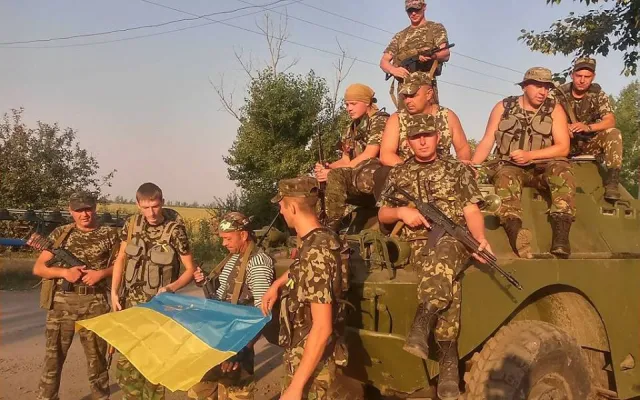 Хмельницкая попрощалась с тремя погибшими в АТО бойцами — фото 3