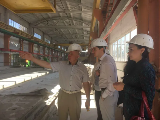 Представники міської ради з робочим візитом відвідали ТДВ «Хмельницькзалізобетон» — фото 1