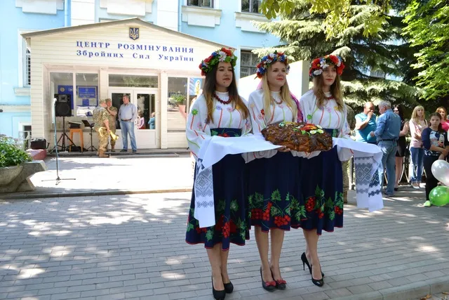 До Кам'янець-Подільського Центру розмінування повернулася група саперів після перебування в зоні бойових дій — фото 1