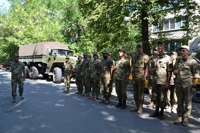 До Кам'янець-Подільського Центру розмінування повернулася група саперів після перебування в зоні бойових дій — фото 2