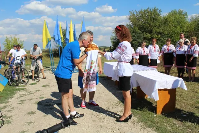 В Волочиске участники велопробега по случаю Дня Независимости Украины преодолели 25 километров — фото 2