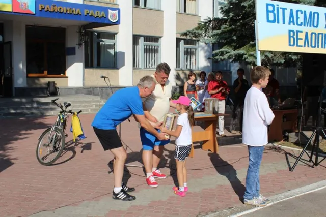 В Волочиске участники велопробега по случаю Дня Независимости Украины преодолели 25 километров — фото 7