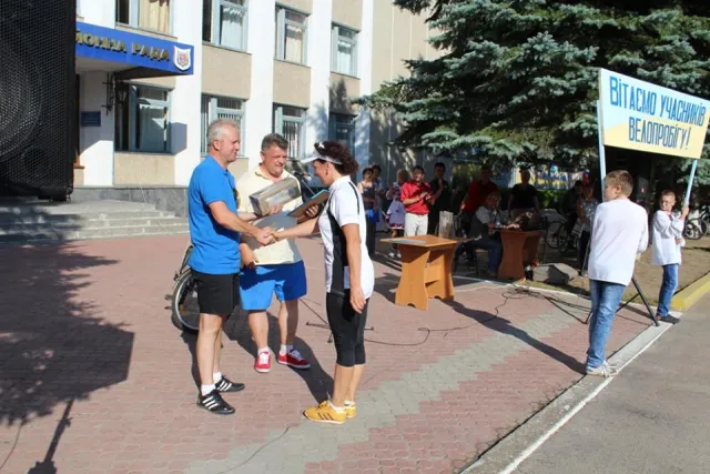 В Волочиске участники велопробега по случаю Дня Независимости Украины преодолели 25 километров — фото 8