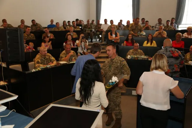 З нагоди Дня Незалежності у місті вручили нагороди кращим хмельничанам за виконання військового обов'язку — фото 4