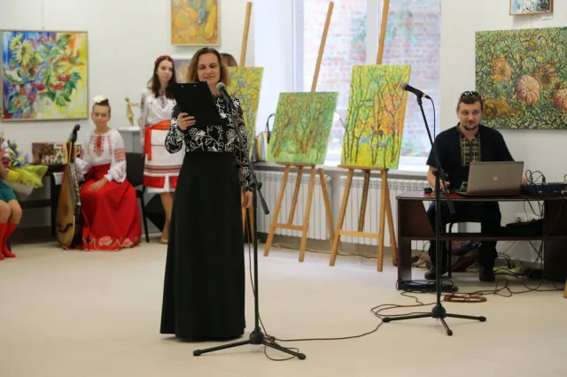 У місті урочисто відкрили виставкову залу Хмельницької дитячої школи образотворчого та декоративно-прикладного мистецтва — фото 8