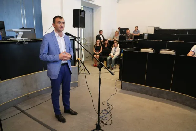 В Хмельницком городском совете поздравили предпринимателей с профессиональным праздником — фото 2