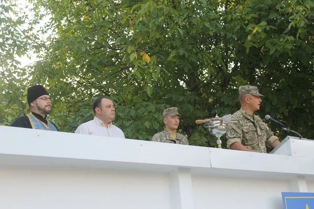 З Кам'янця-Подільського в зону АТО вирушили 40 військовослужбовців — фото 1