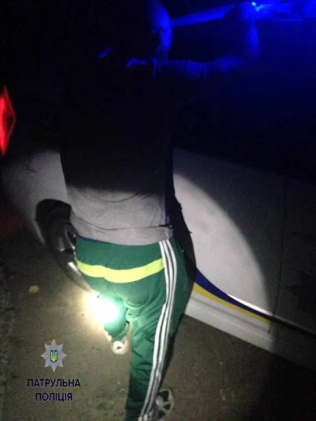Поліція затримала зловмисників, які вночі побили та пограбували двох хмельничан — фото 1