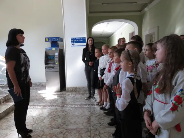 Школярі завітали на екскурсію до Хмельницької міської ради — фото 1