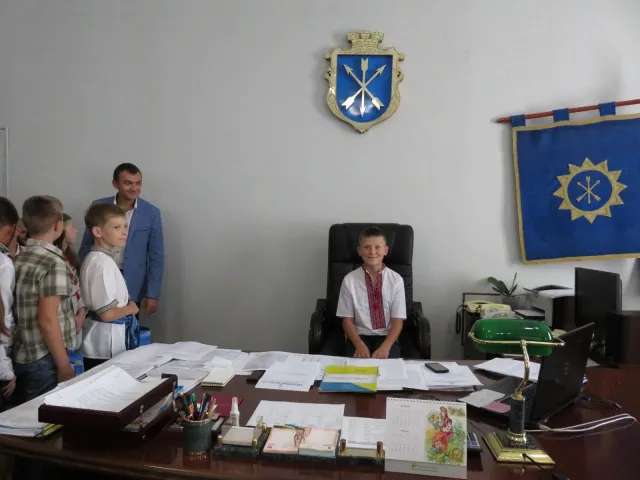 Школярі завітали на екскурсію до Хмельницької міської ради — фото 13