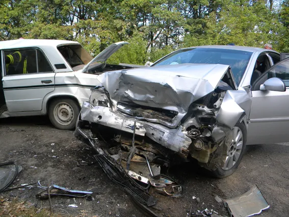 На Хмельниччині зіткнулись два автомобілі. Пасажирка загинула на місці — фото 2