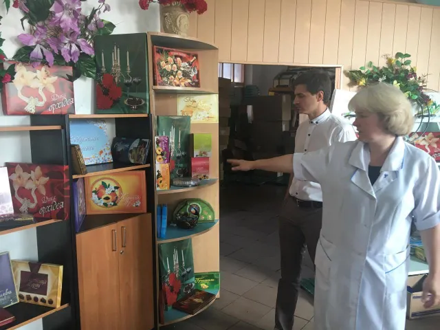 Працівники міської ради з робочим візитом відвідали Хмельницьку кондитерську фабрику — фото 1