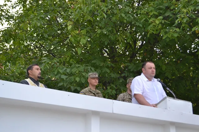 З Кам'янця-Подільського в зону АТО вирушили 40 військових — фото 1