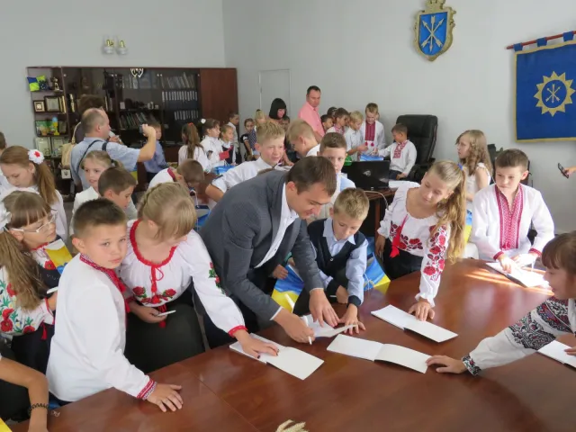 Учні ЗОШ №25 завітали на екскурсію до Хмельницької міської ради — фото 12