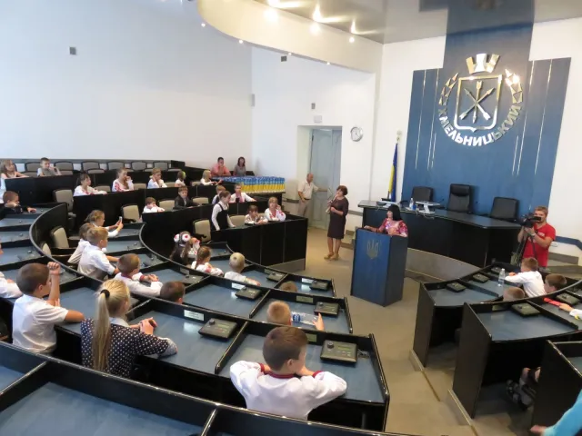 Учні ЗОШ №25 завітали на екскурсію до Хмельницької міської ради — фото 3