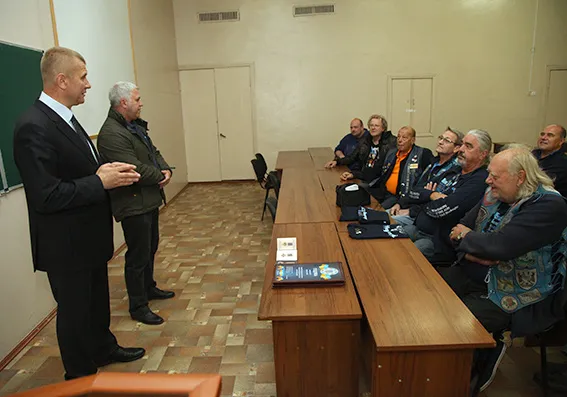 До Хмельницького завітали німецькі поліцейські-байкери та передали 1,5 тонни гуманітарної допомоги — фото 1