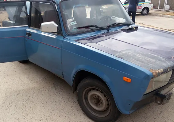 В Нетішині поліцейські затримали чоловіків, які викрали товар з продуктового магазину у Рівненській області — фото 2