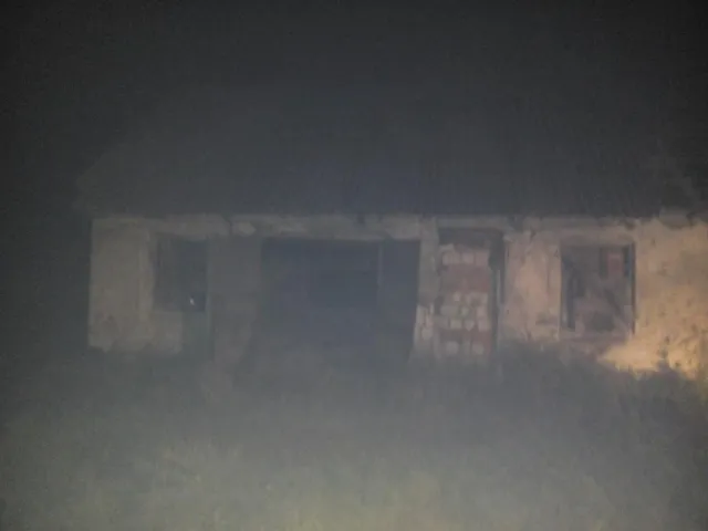 У Кам'янець-Подільському районі через необережне поводження з вогнем загорілася негосподарча будівля — фото 2