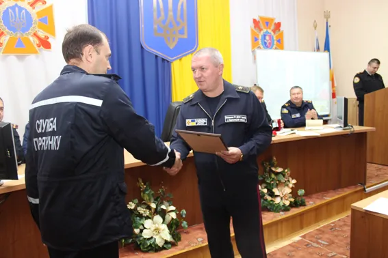 Кращих рятувальників Хмельниччини відзначили грамотами та нагородами — фото 2