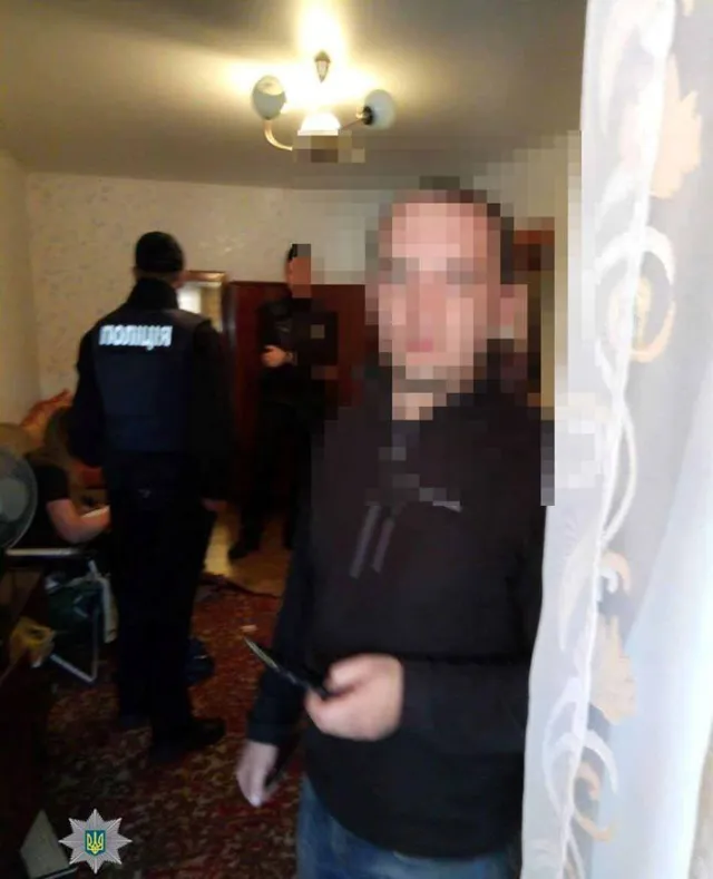 Хмельницькі поліцейські приїхали на сімейний конфлікт, а виявили наркотики — фото 5