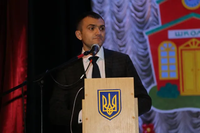 В Хмельницком вручили грамоты лучшим педагогам по случаю профессионального праздника — фото 13