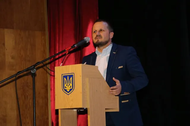 В Хмельницком вручили грамоты лучшим педагогам по случаю профессионального праздника — фото 9