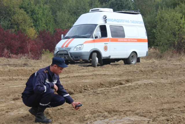 В Ярмолинецком районе спасатели ликвидировали опасность бывшей стартовой позиции ракетного точки — фото 4