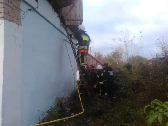 У Волочиському районі внаслідок вибуху опалювальної грубки 80-річний чоловік отримав опіки — фото 1